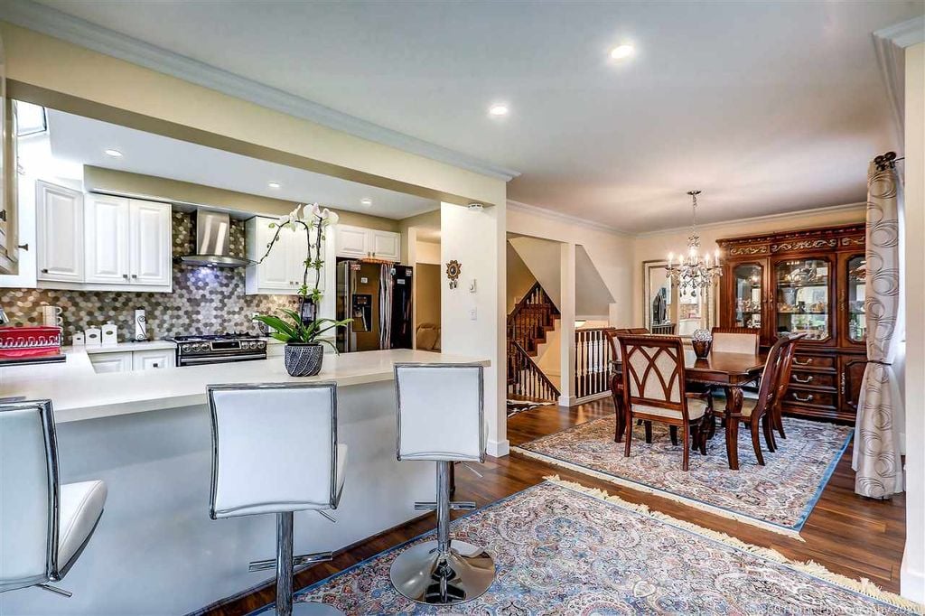 230 W 16th St, #4