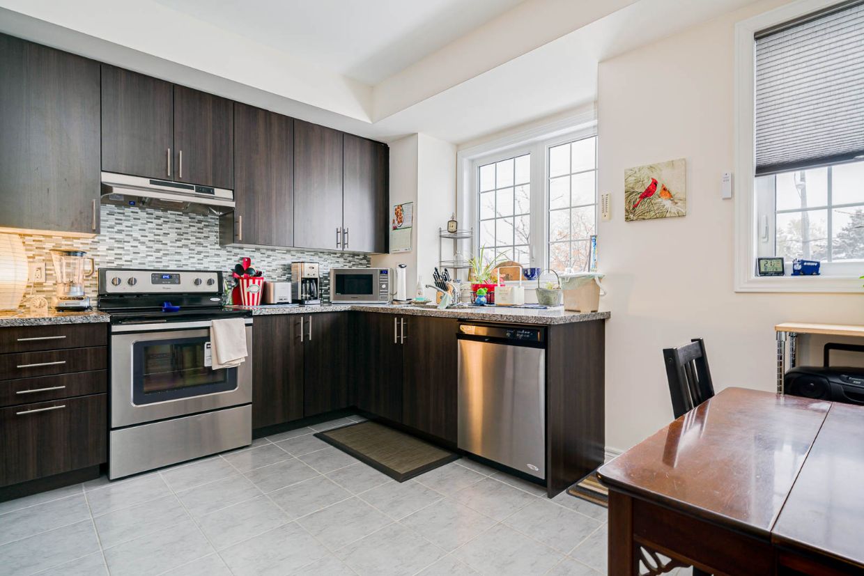 3759A St. Clair Ave E