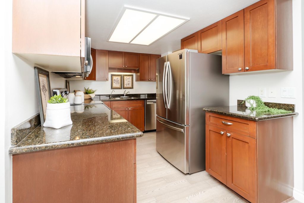 1045 Quayside Dr, #1001
