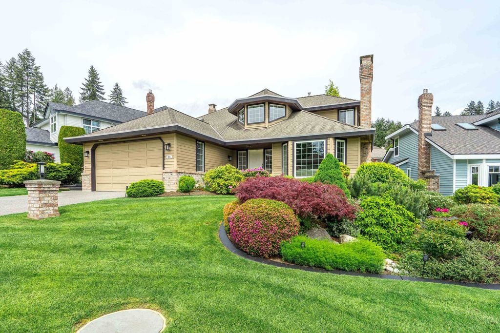 24 Ravine Dr