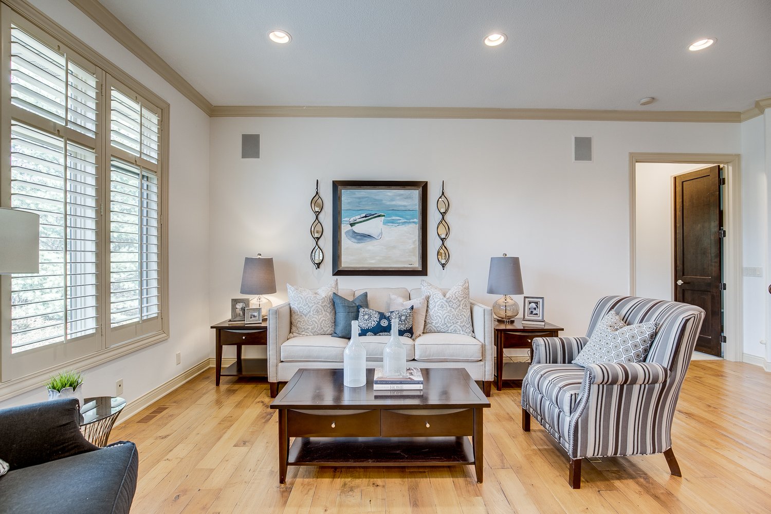 Luxurious Walkout End-Unit in Private Setting