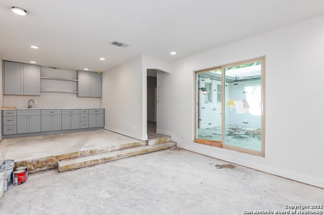 513 Rua DE Matta St