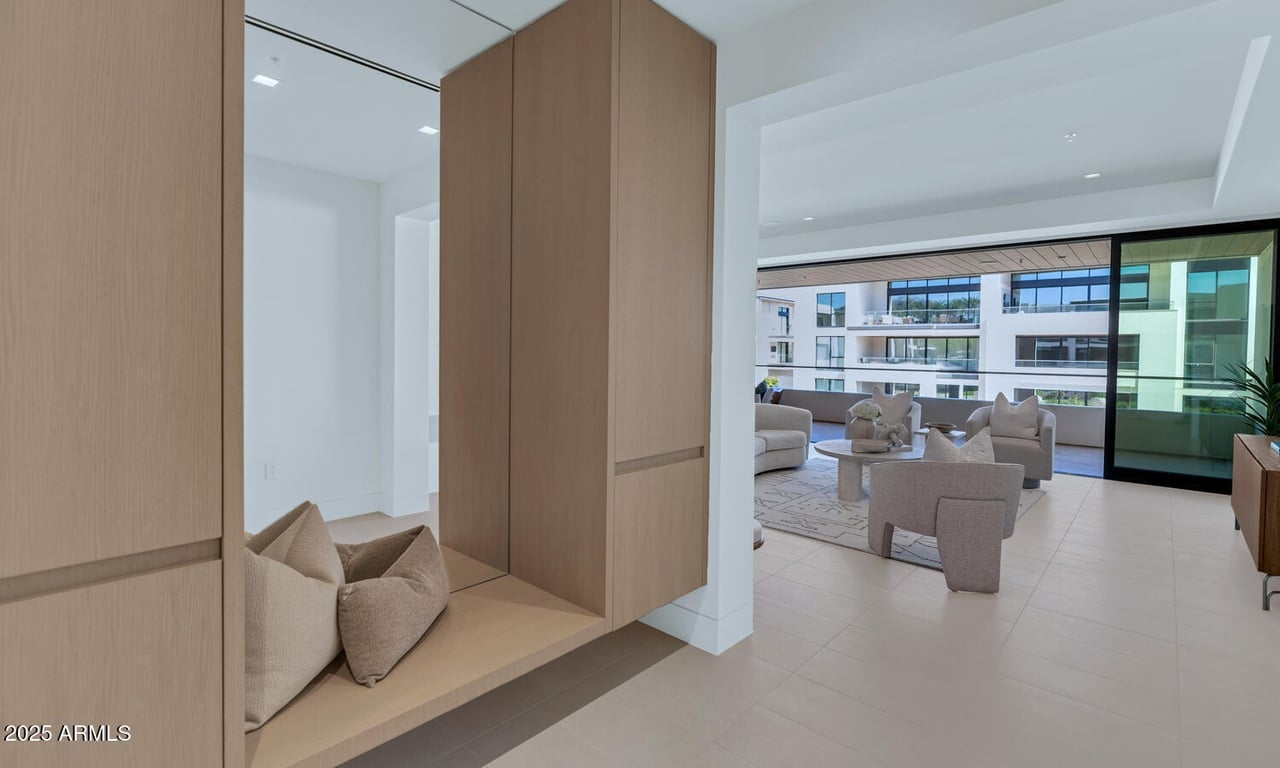 6587 N Palmeraie Blvd, #2007