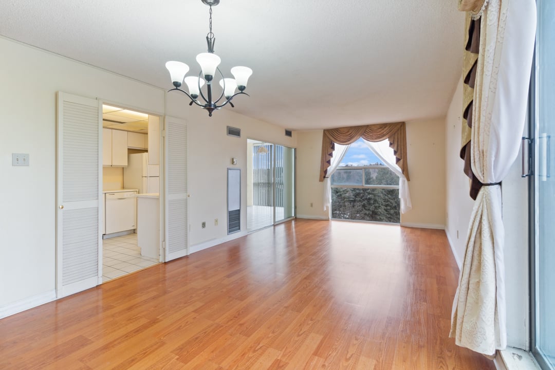 40 Harding Blvd #604