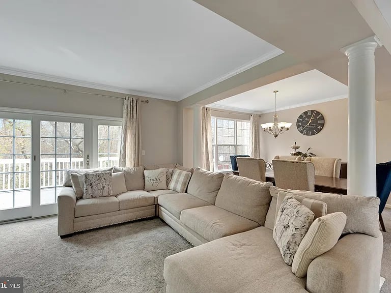 5 Sycamore Ln