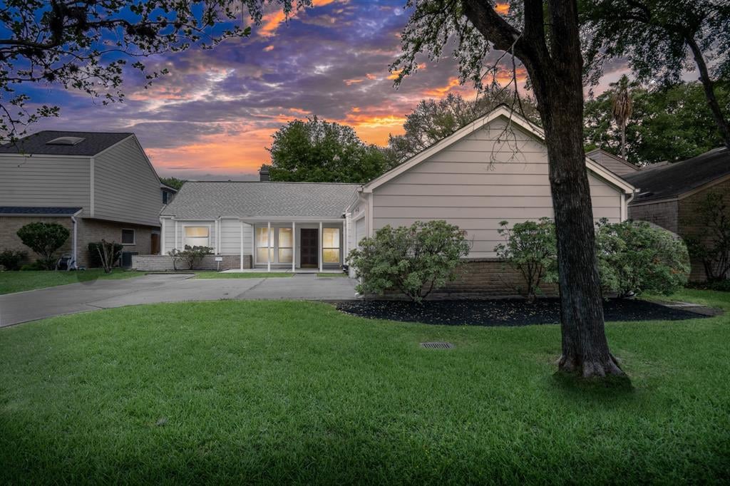 13902 Lynnwood Ln