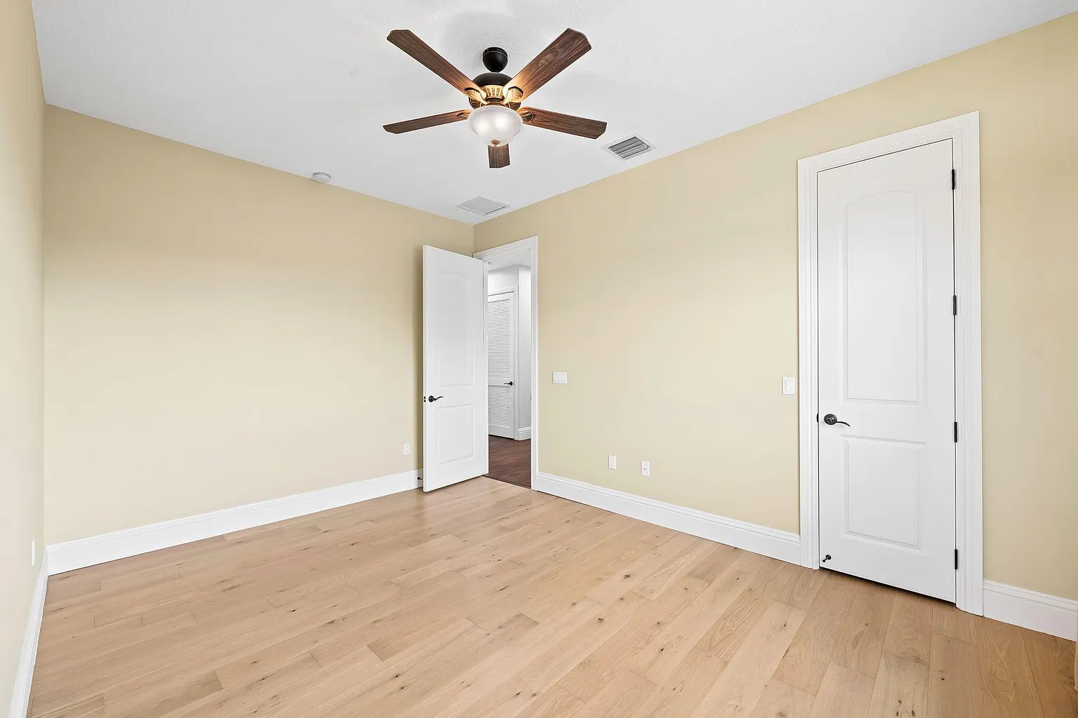 1261 NE 27th Wy