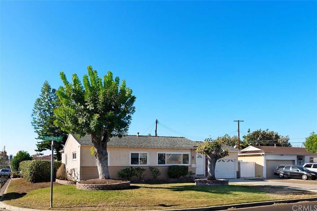 1372 Kenneth Dr