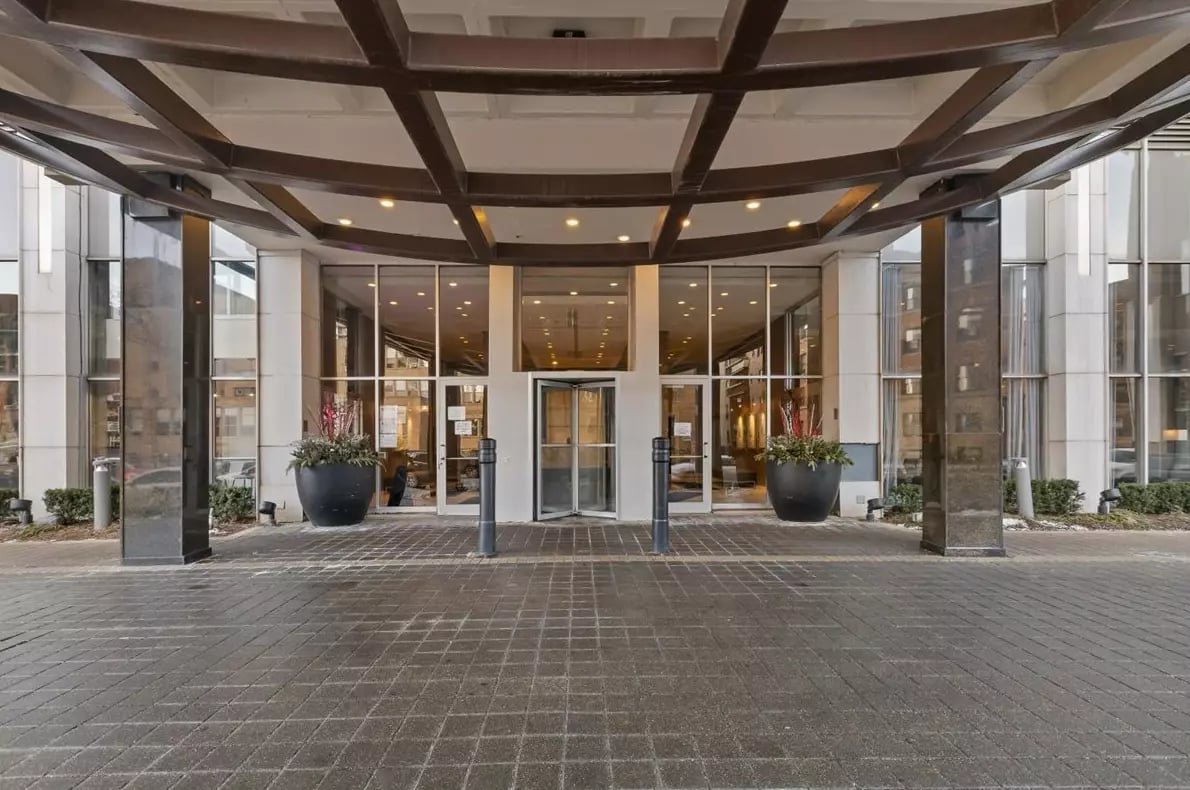 655 W Irving Park Rd #1004