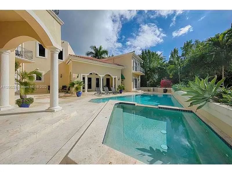 208 Costanera Rd