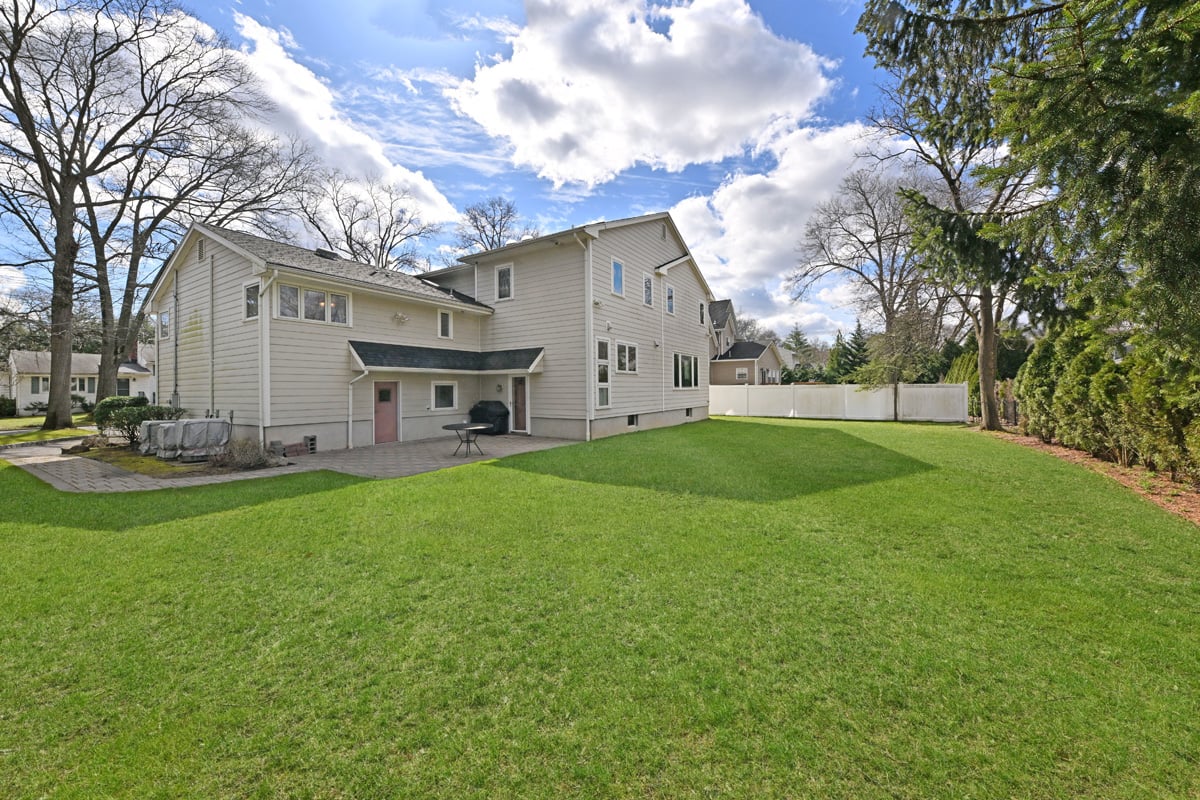 23 Spruce Pl