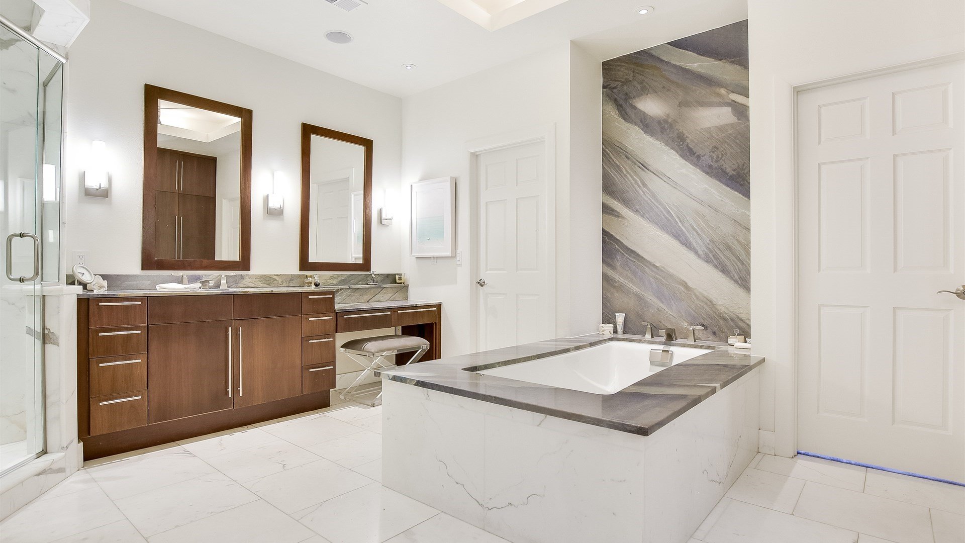 Island Wood Luxury