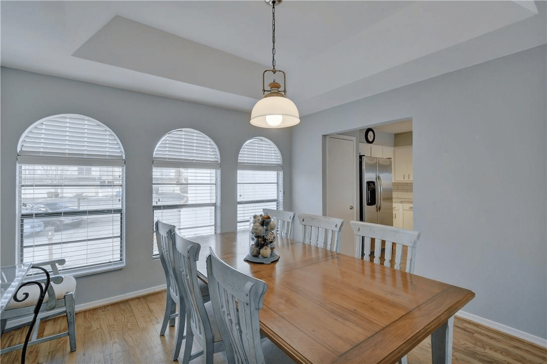 411 North Horseshoe Blvd