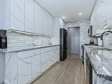 522 Shore Rd #2AA