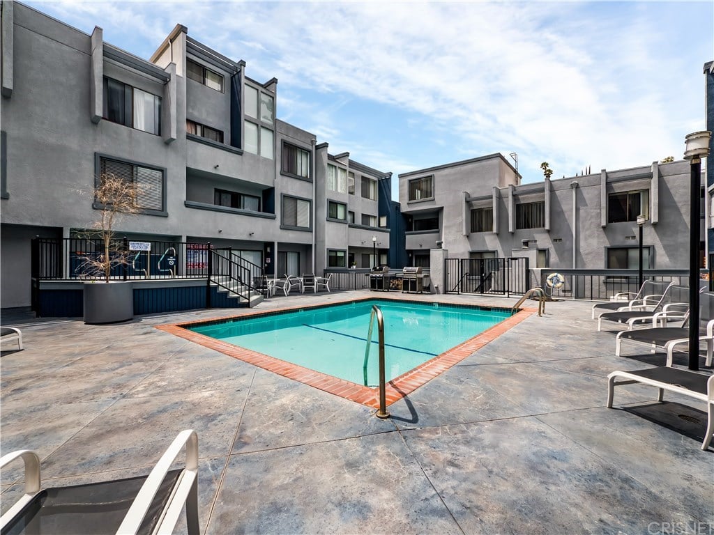 1940 N Highland Ave, #82