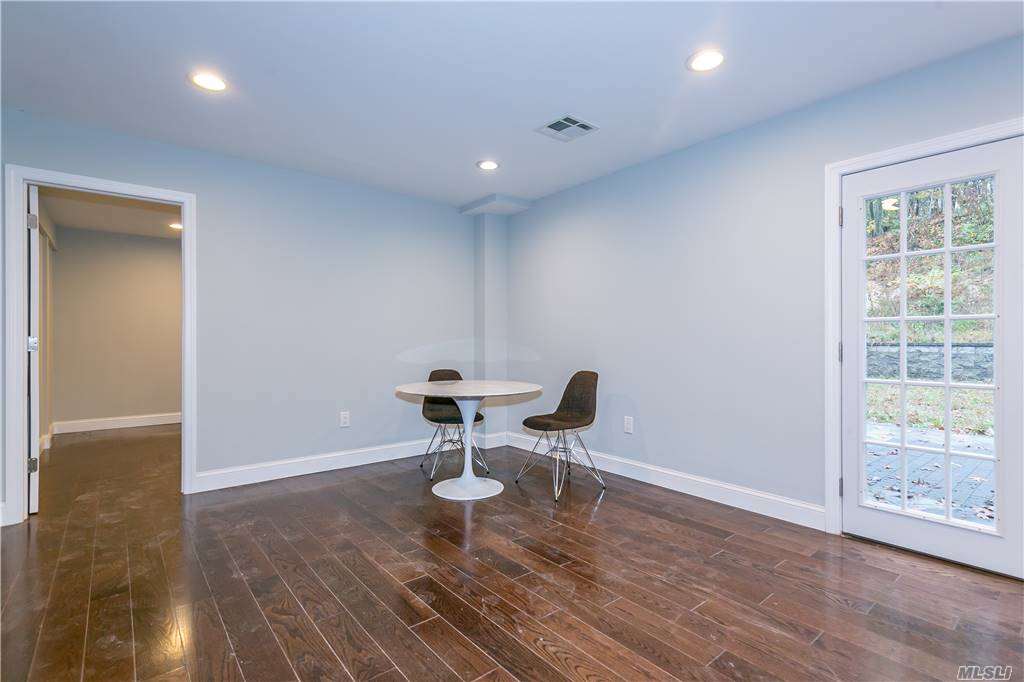 380 Woodbury Rd, Woodbury