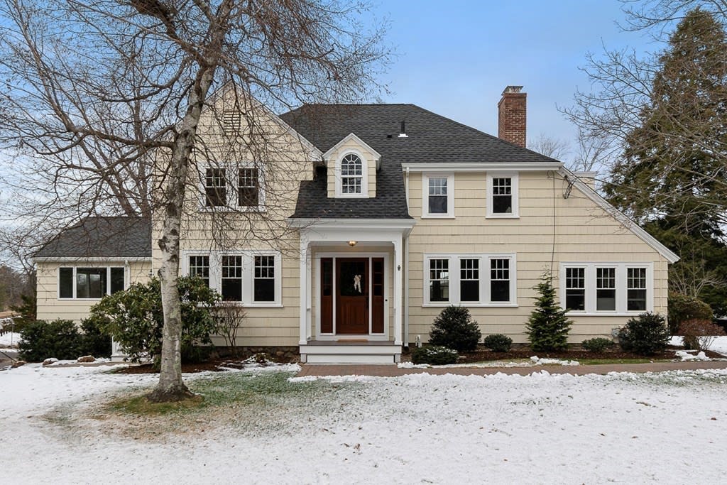 212 Hawthorne Ln