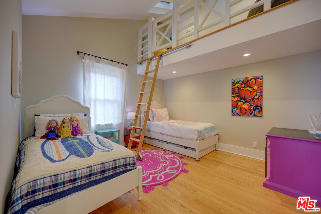 3752 Ocean View Ave, Los Angeles, CA 90066