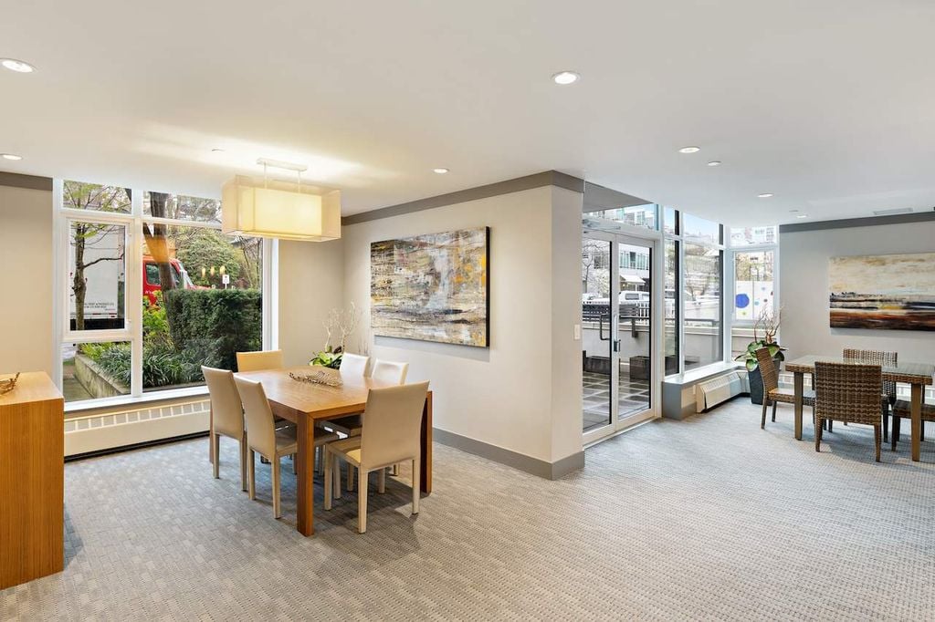 135 W 2nd St, #101