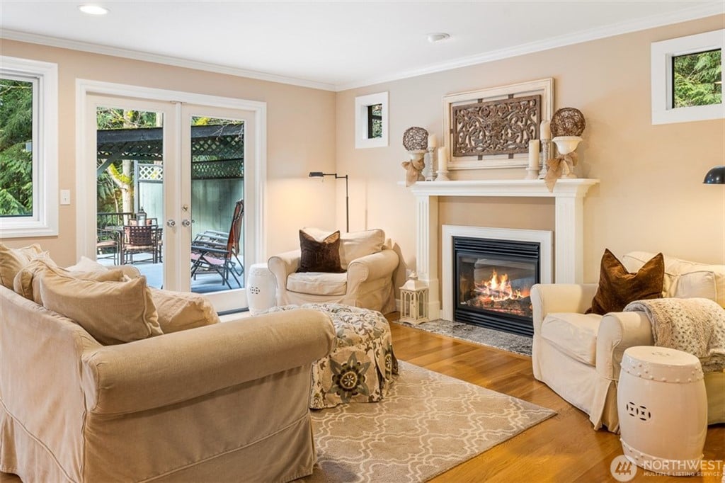 11257 Champagne Point Rd NE