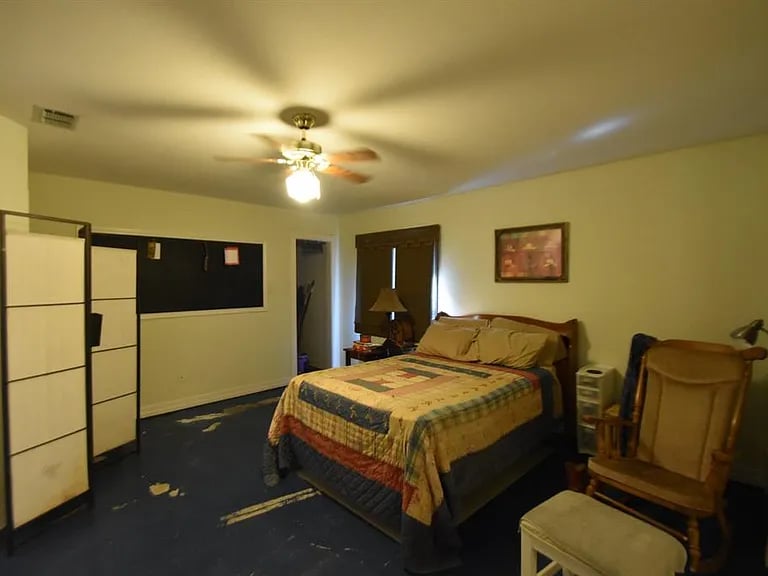 5261 S US Hwy 281