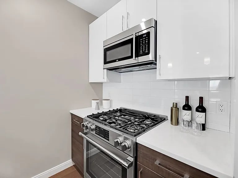 425 Lagrange St #201