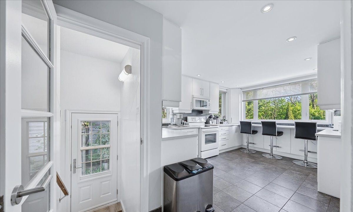 11 Ridgemoor Avenue
