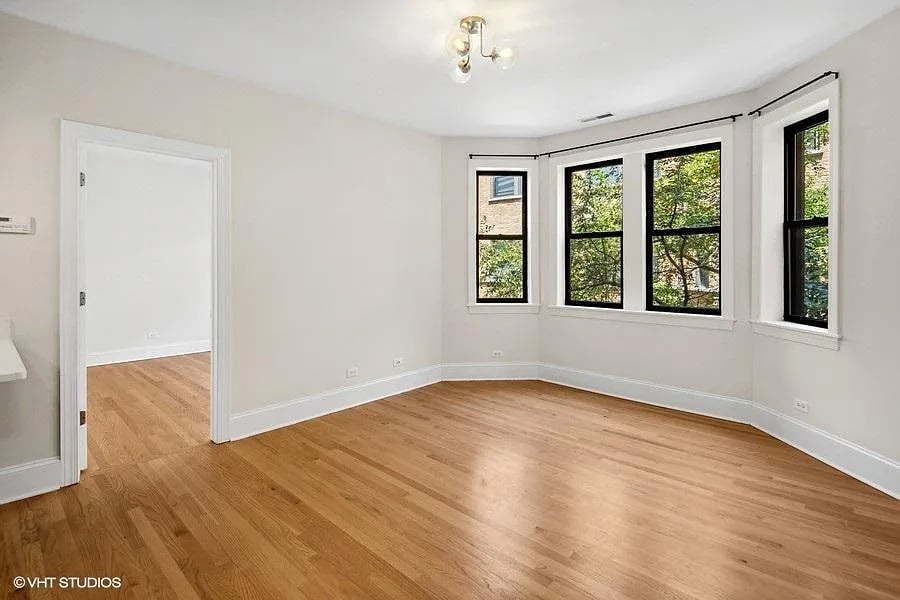 7635 N Greenview Ave APT 1W