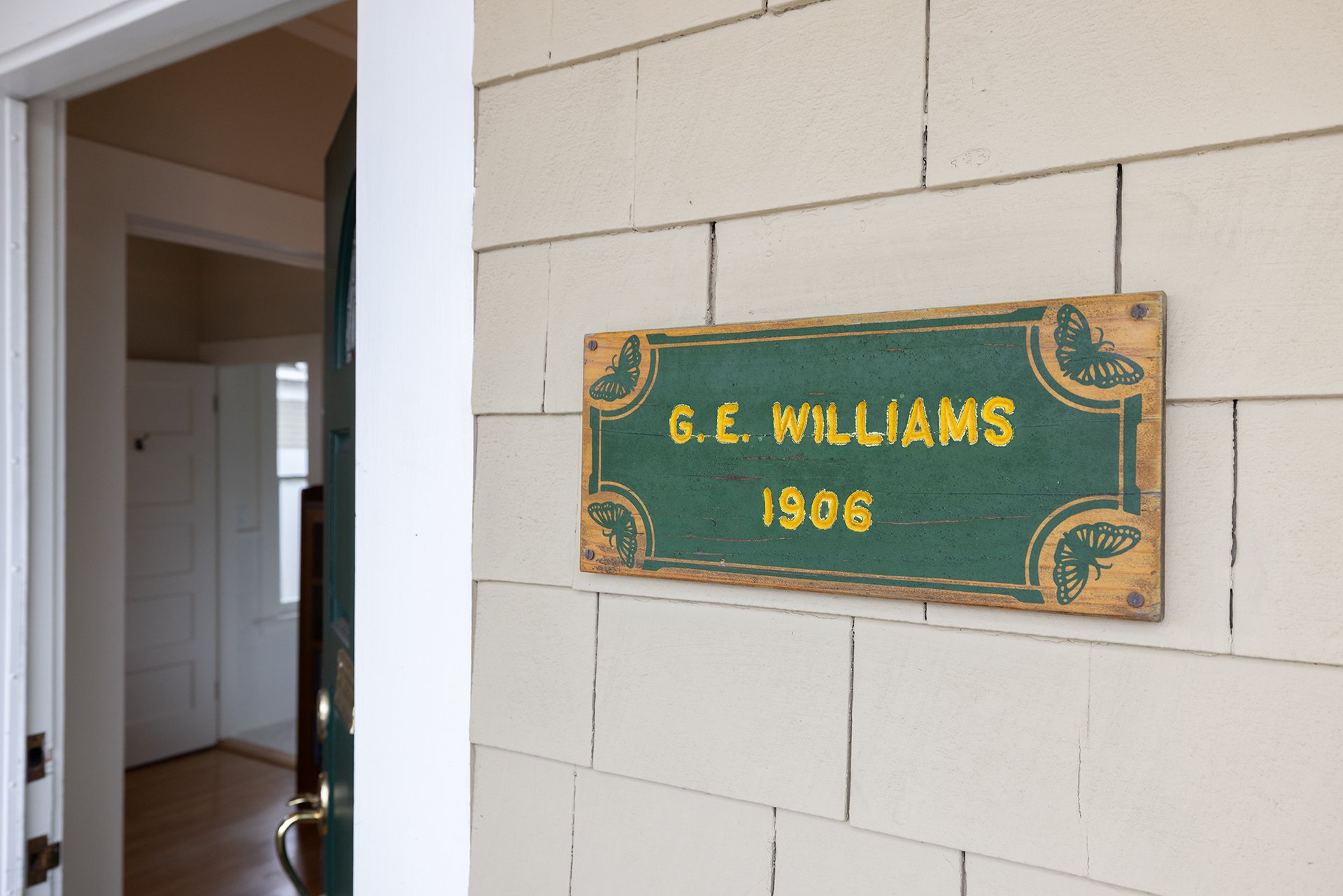 Delightful Pacific Grove Cottage - 405 Carmel Ave
