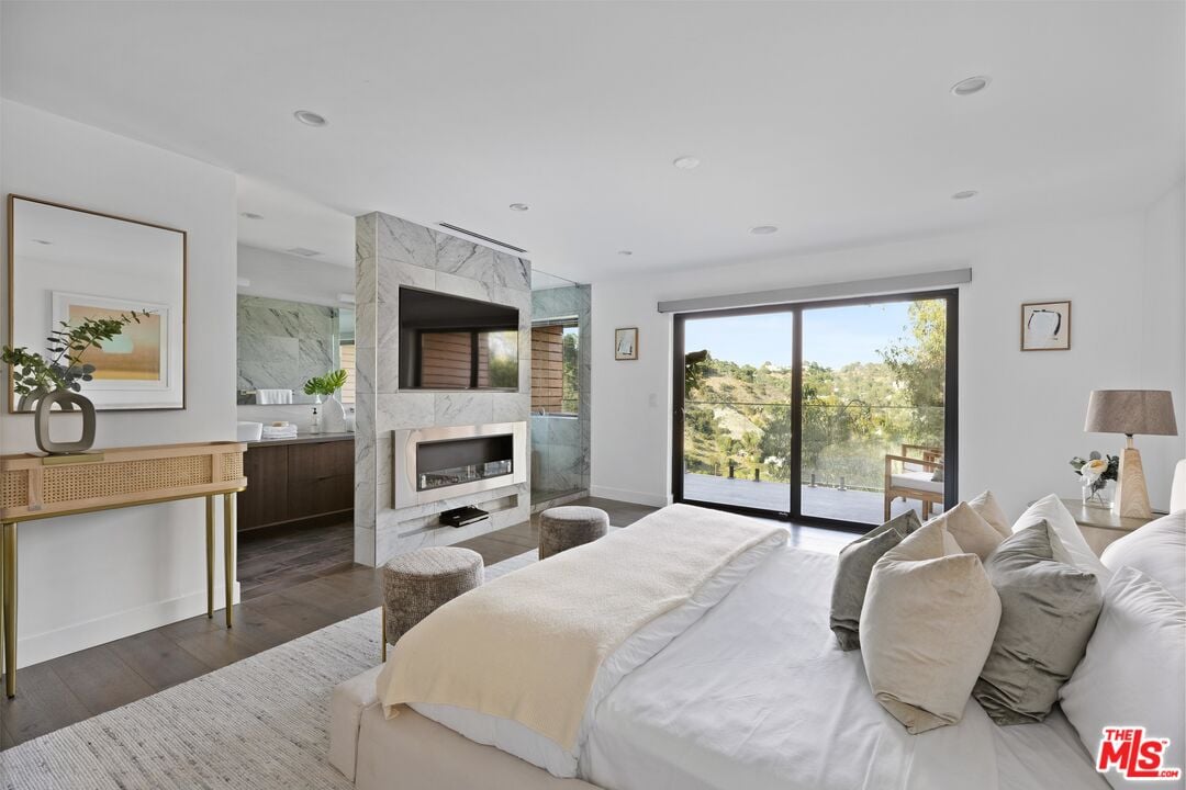 7853 Willow Glen Rd