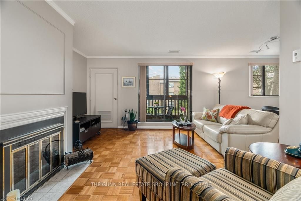 300 Everglade Cres 22