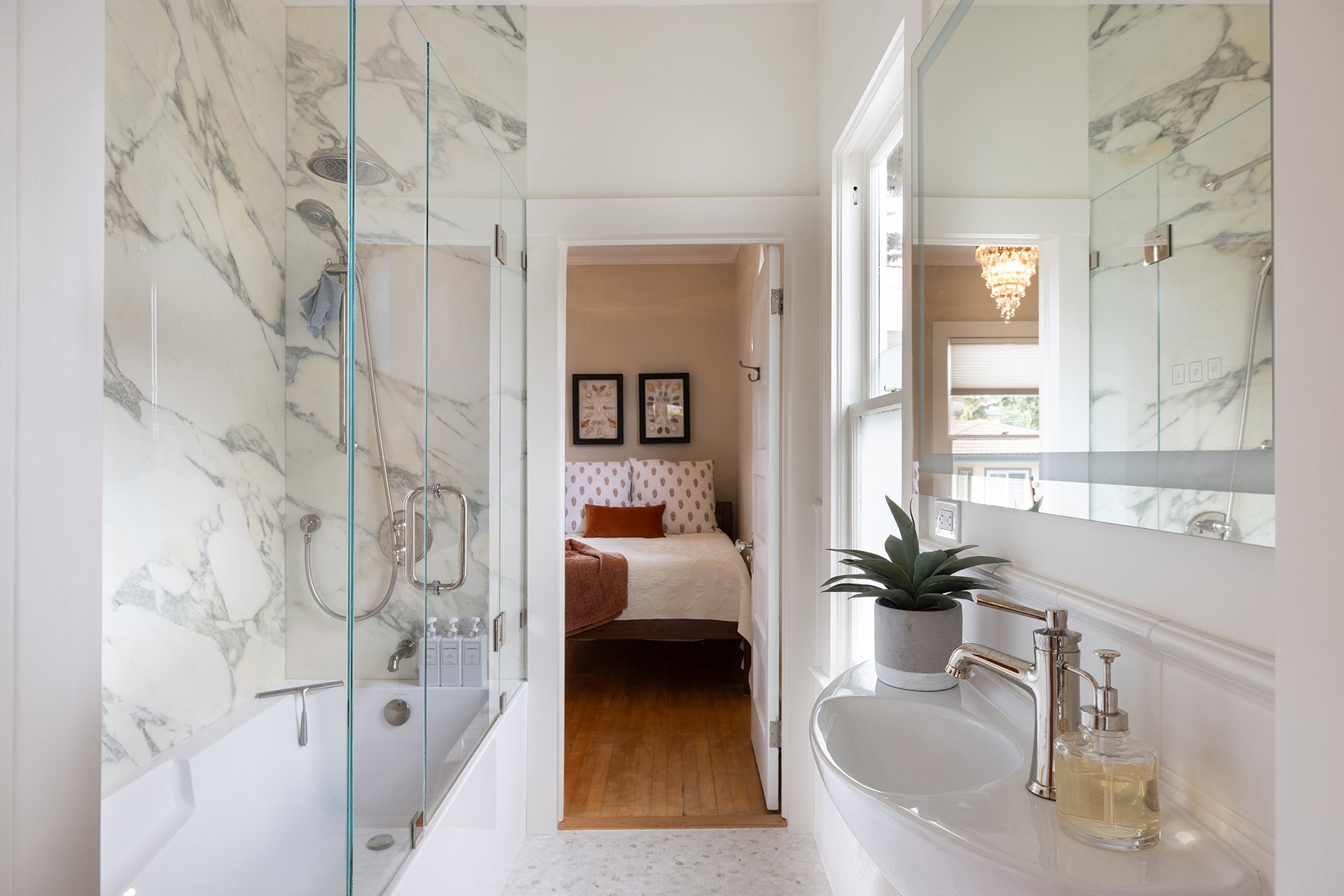 Delightful Pacific Grove Cottage - 405 Carmel Ave