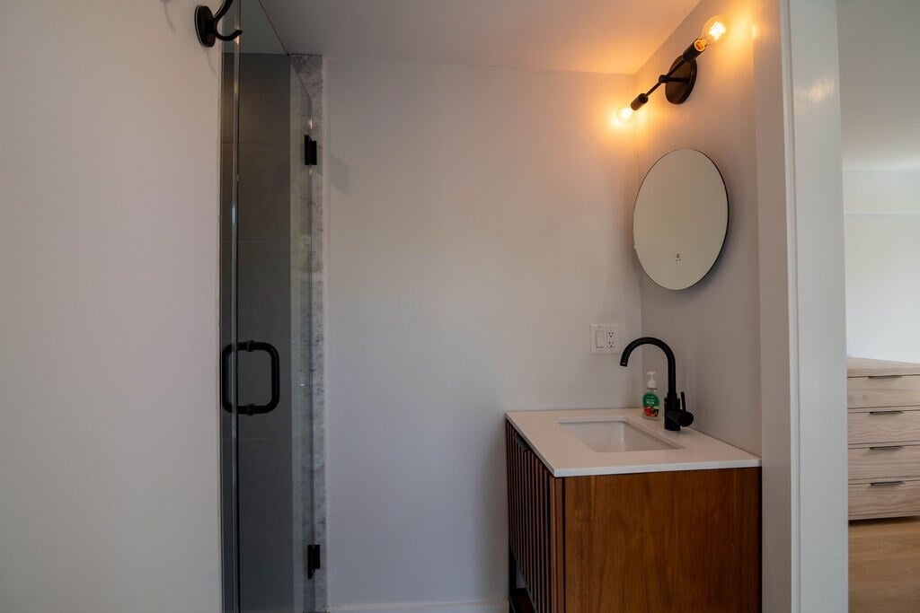 Edgartown Designer Retreat With Pool & Hot Tub