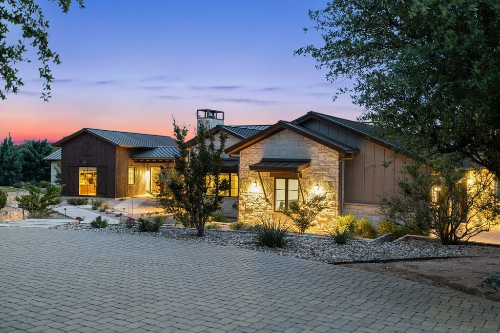 Horseman's Paradise in the heart of Dripping Springs