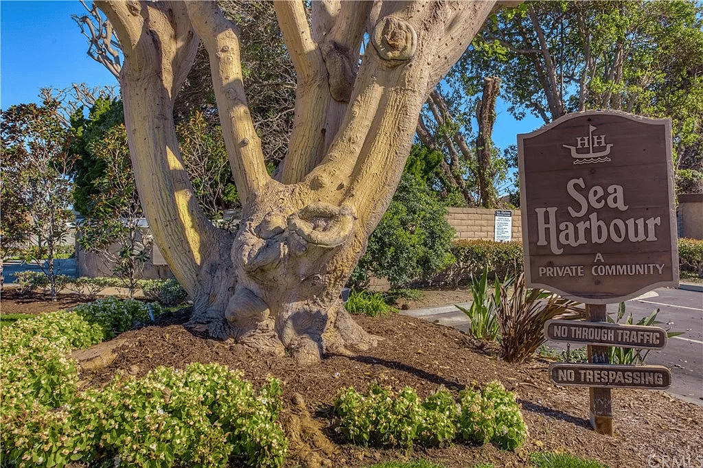 17048 Bluewater Lane #108 Huntington Beach, CA 92649