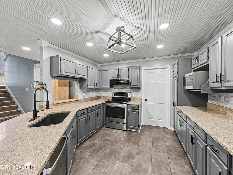 5516 Oakside Drive
