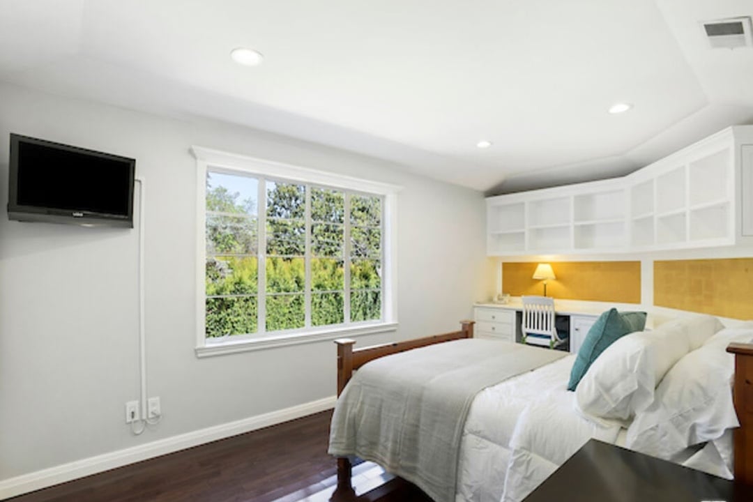 Ridge Oasis