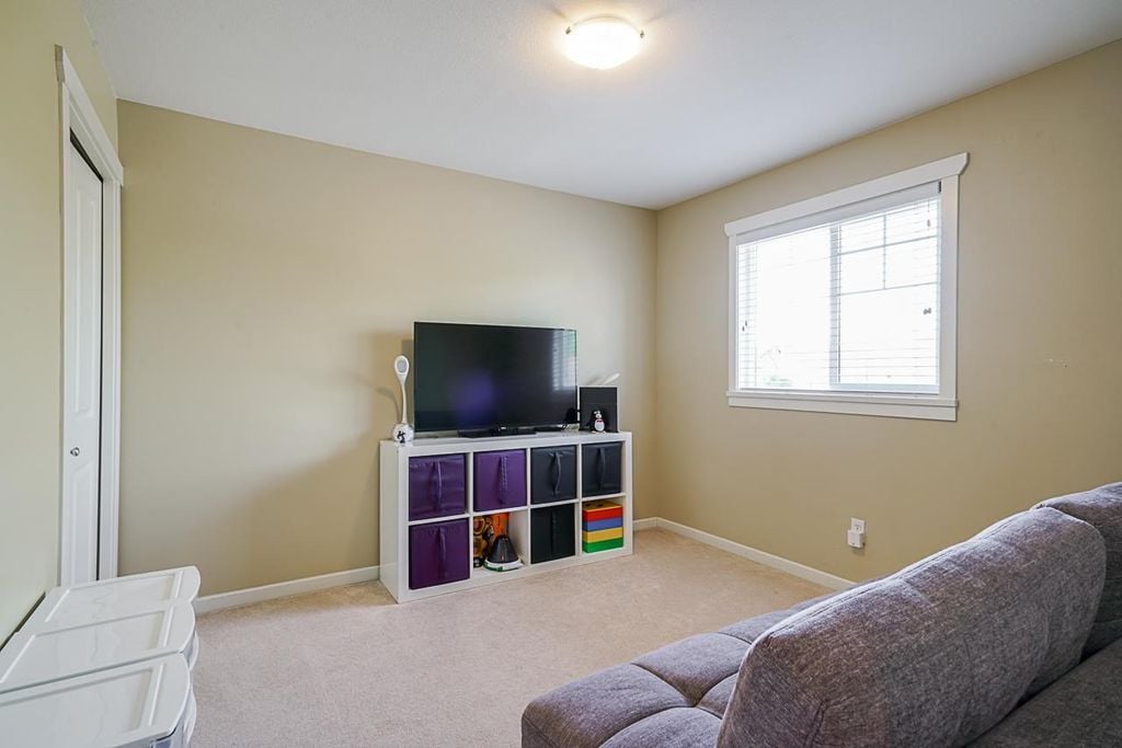 18938 70 Ave