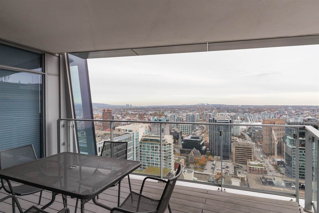 667 Howe St, #3904