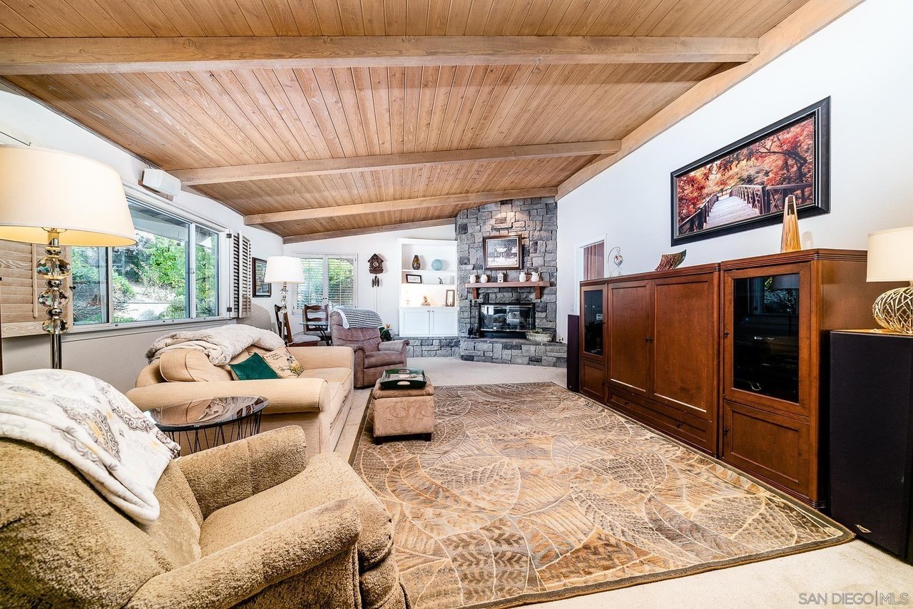 3909 Palomar Dr