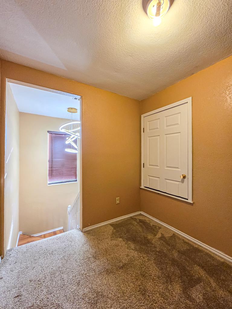 2101 Pershing Cir