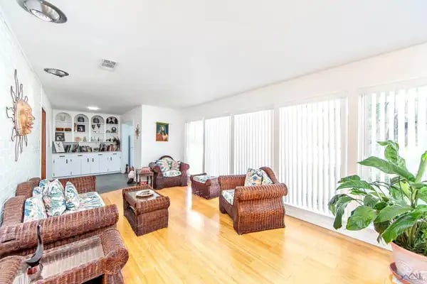 600 Hollygrove Ave