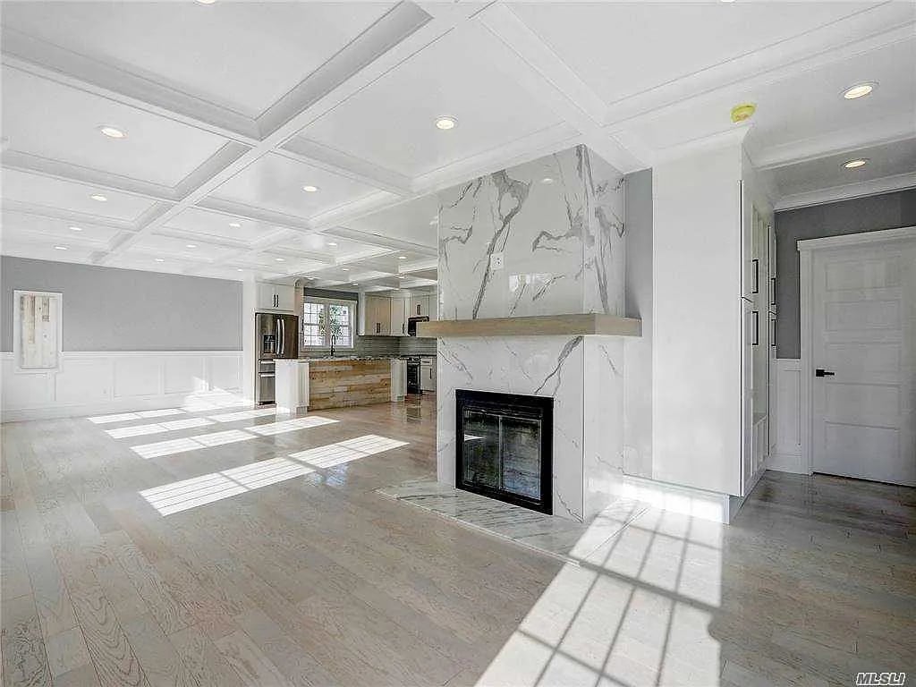 461 Bay 4th St