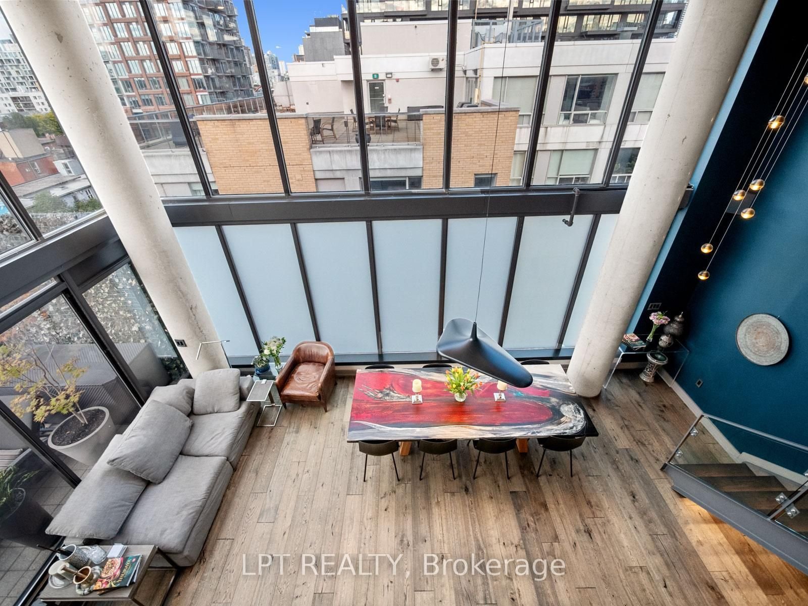 PENTHOUSE LUXURY IN KING WEST
