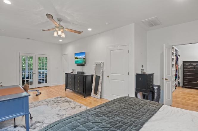 200 W Roanoke Park Dr