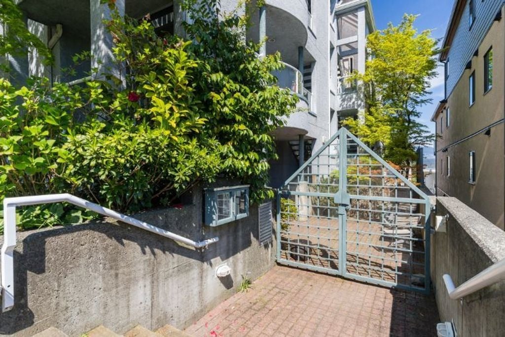 2197 W 2nd Ave, #102