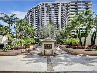 520 Brickell Key Dr #A904