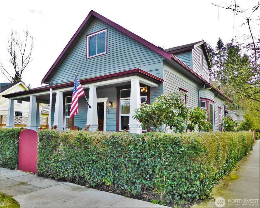 225 SE Bush Street
