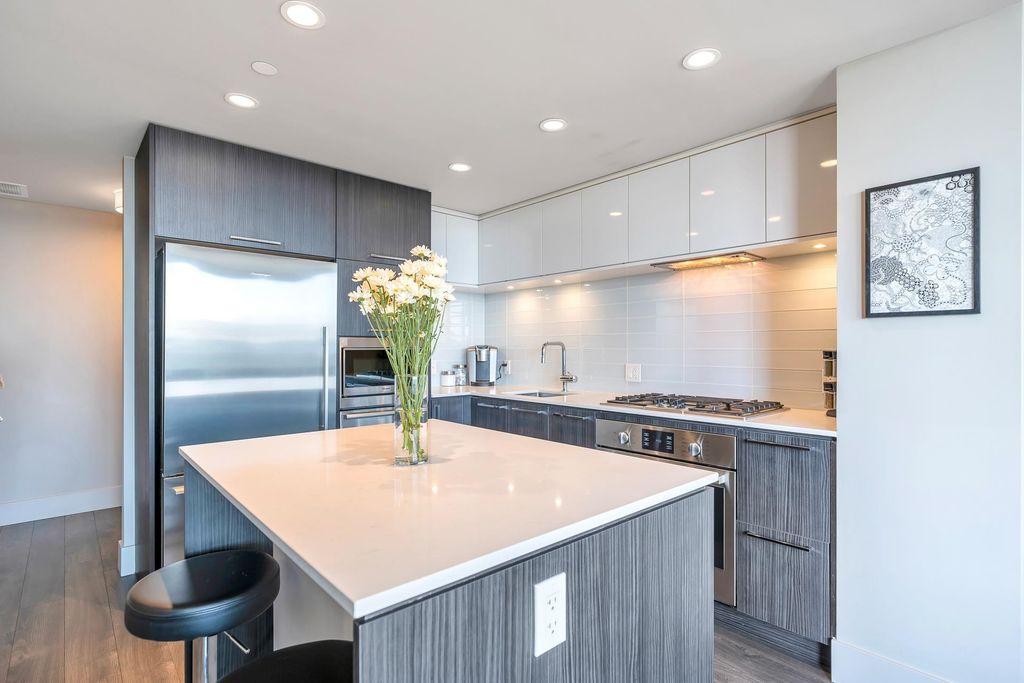 680 Seylynn Cres, #704