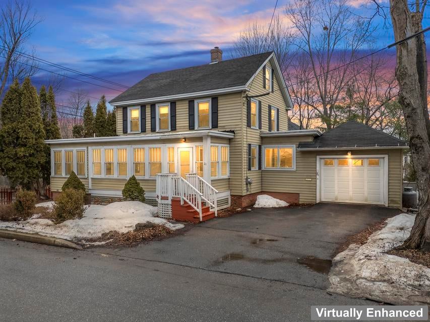 21 N Chestnut St. Augusta, Interior